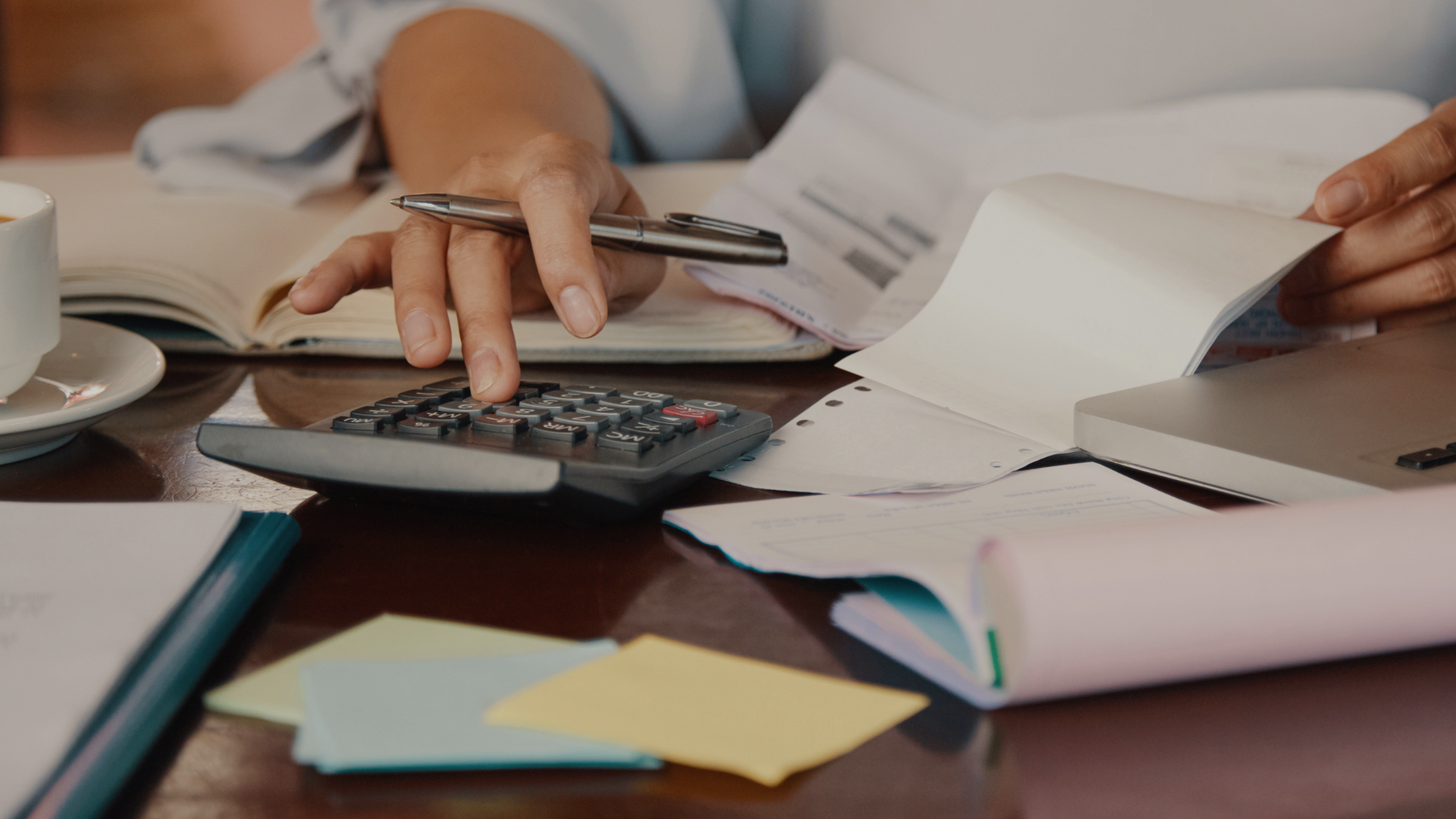 Quién paga los gastos generales y los servicios individuales estando alquilado